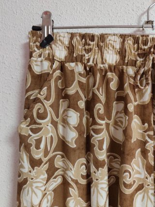 Pantalón estampado floral de chica talla M nuevo.