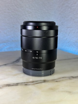 Objetivo Sony Zeiss 16-70mm F4 OSS