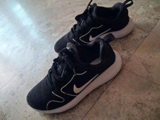 Zapatillas Nike Negras y Blancas