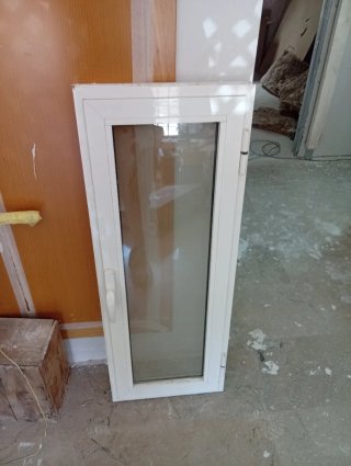 Ventana blanca en buen estado