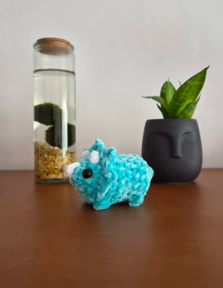 Triceratops de peluche azul