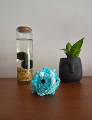 Triceratops de peluche azul