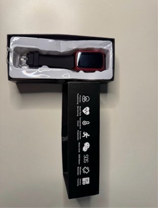 Prótesis de pecho y reloj inteligente