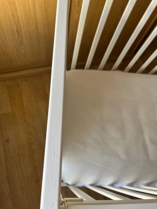 Cuna de bebé blanca