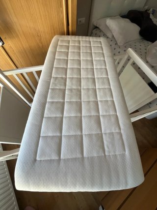 Cuna de bebé blanca