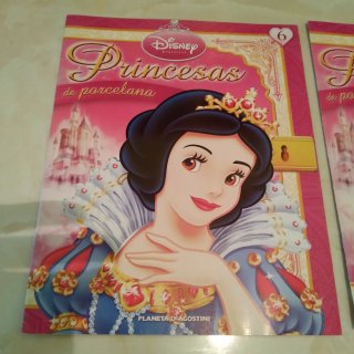 Lote de 2 Fascículos de princesas Disney.
