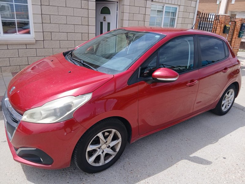 Peugeot 208 2015 - foto 1