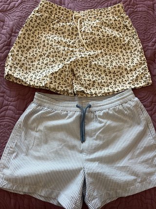 Bañadores Zara Beige y Azul  Cada uno 10€