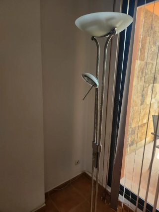 Lámpara de pie moderna con flexo