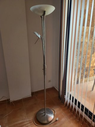 Lámpara de pie moderna con flexo