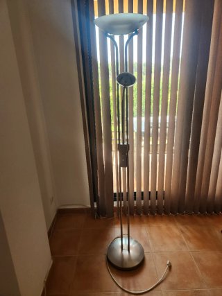 Lámpara de pie moderna con flexo