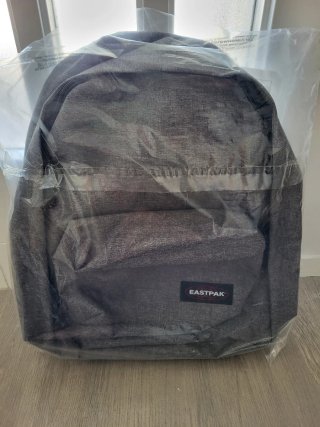 Mochila Eastpak Gris