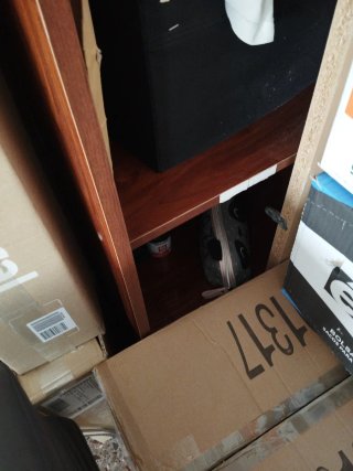 Estantería ancha de madera. Buen estado.