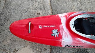 Kayak rápido para mar / surf / rio – Pyranha 9R