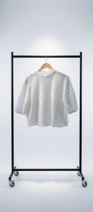 Camiseta blanca corta bordada