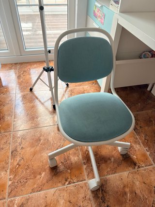 Escritorio y silla infantil
