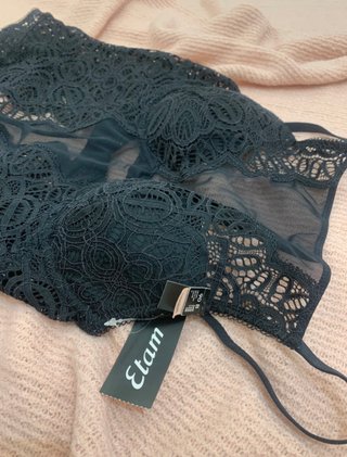 Body negro con encaje y tirantes ajustables