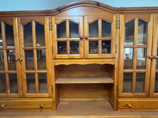 Mueble de salón de pino