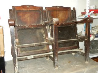 Butacas de cine antiguas de madera