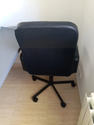 Silla de oficina negra