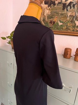 Cos dress negro minimalista cuello polo cremallera