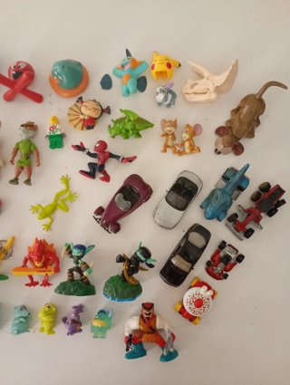 Lote de muñecos variados