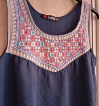 (M) Blusa sin mangas con borbados