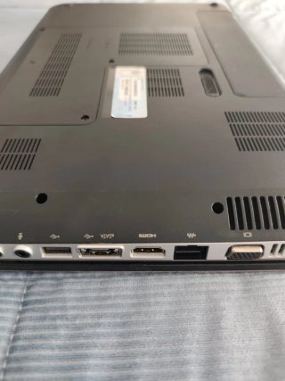 HP Ordenador Portátil + Maletin Piel
