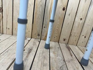 SILLA DE DUCHA REGULABLE B+B DH-40R