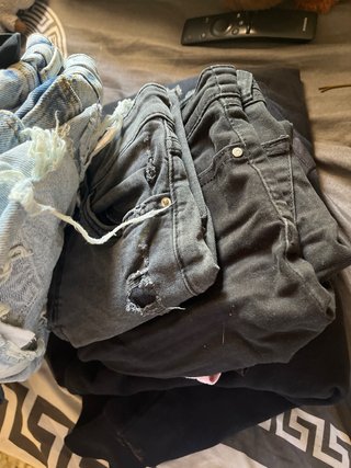 Ropa Apilada Azul y Gris
