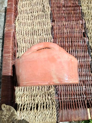 Cesta de barro firmada