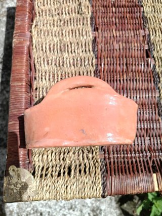 Cesta de barro firmada
