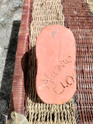Cesta de barro firmada