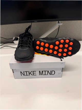 Nike Mind 002 Negro Hyper Crimson EU 36