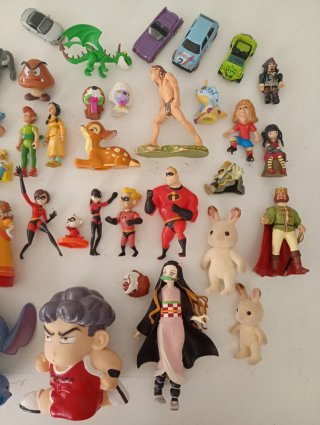 Lote de Figuras Coleccionables Variadas