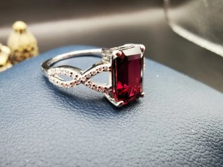 Anillo Platino Diamantes naturales y Turmalina