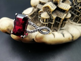 Anillo Platino Diamantes naturales y Turmalina