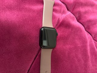 Apple Watch SE Negro con Correas Rosas