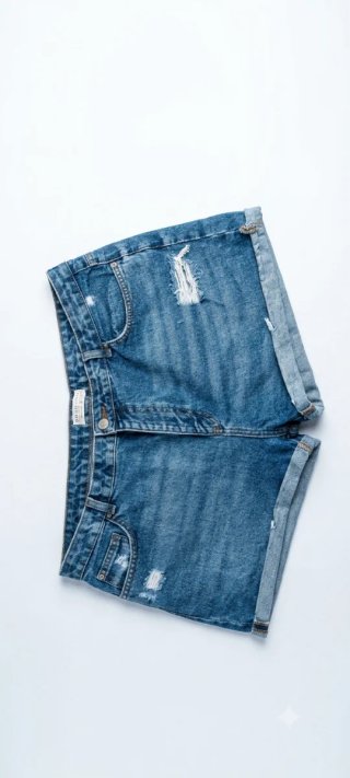 Pantalón corto vaquero desgastado