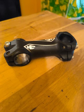 Potencia de bicicleta negra
