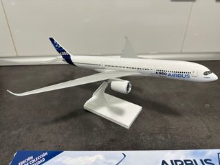Maqueta Avión Airbus A350 1:200 Model Airplane