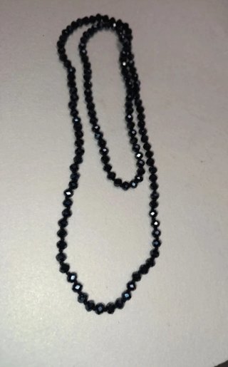 Collar largo acrílicos negros 53 cm