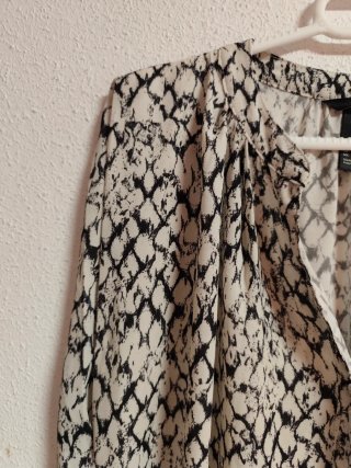 Camisa larga y oversize de chica talla S de H&M.