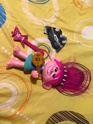Muñeco Poppy Rockero con Guitarra
