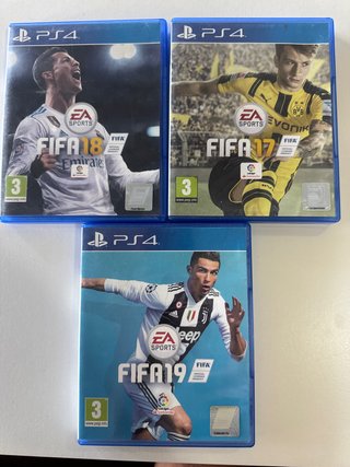 Pacchetto 3 Giochi FIFA PS4 (17, 18, 19)