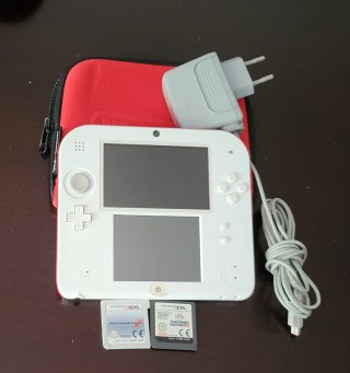 Nintendo 2DS Rojo con juegos y cargador