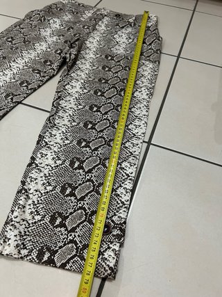 Pantaloni stampa pitone bianchi e neri
