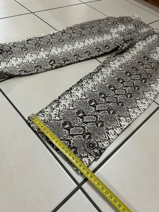 Pantaloni stampa pitone bianchi e neri