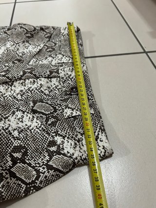 Pantaloni stampa pitone bianchi e neri