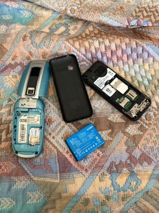 Lote 2 teléfonos vintage Samsung y Alcatel